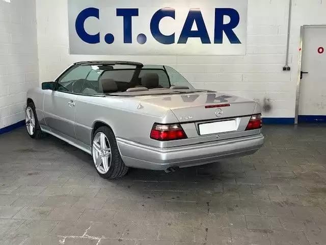 Mercedes-Benz E 320 AMG Line - Photo 1