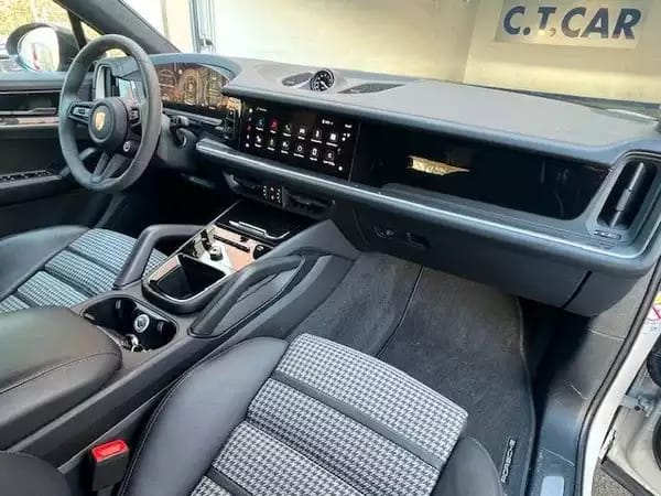 Porsche Cayenne Coupe Turbo E-Hybrid - Photo 3