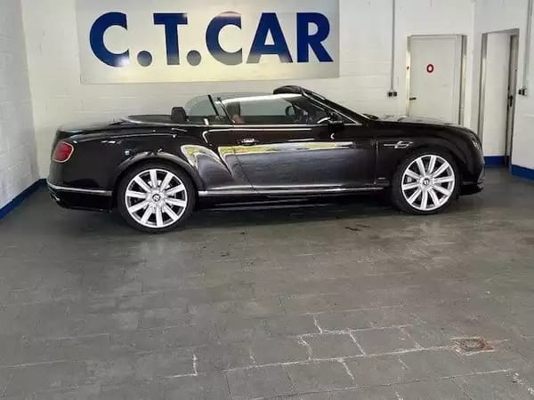 Bentley Continental GTC V8S - Photo 2