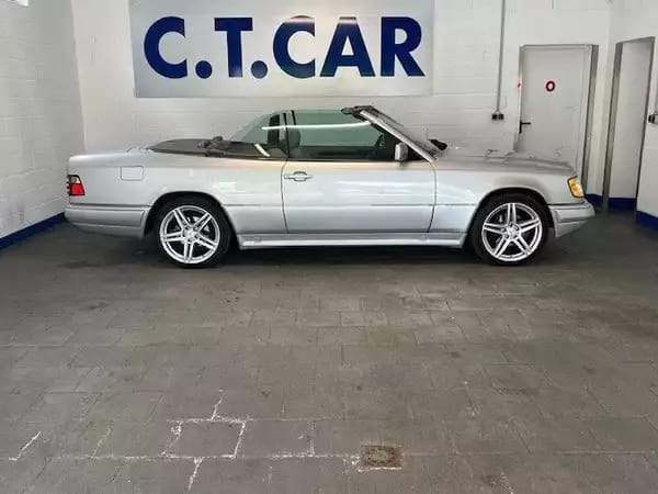 Mercedes-Benz E 320 AMG Line - Photo 2