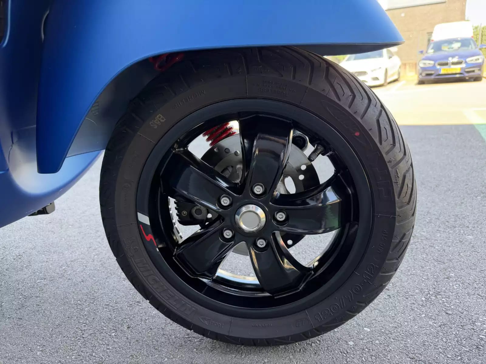 Vespa GTS 300 SUPER SPORT - Photo 1