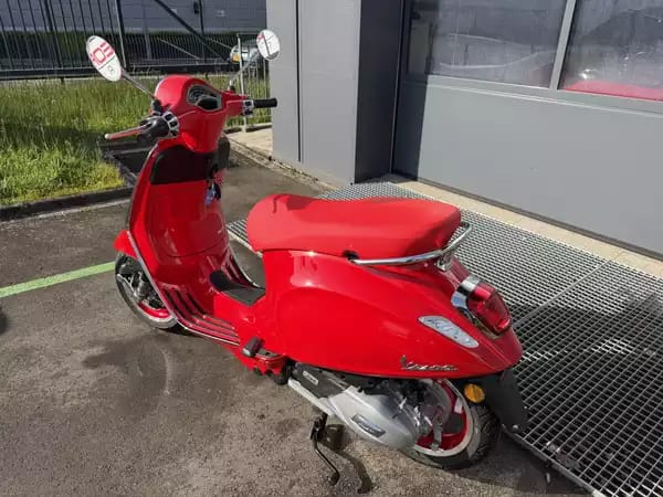 Vespa Primavera 125 RED - Photo 2