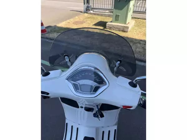 Vespa GTS 125 ie - Photo 2
