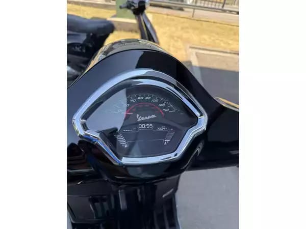 Vespa GTS 125 Super - Photo 2