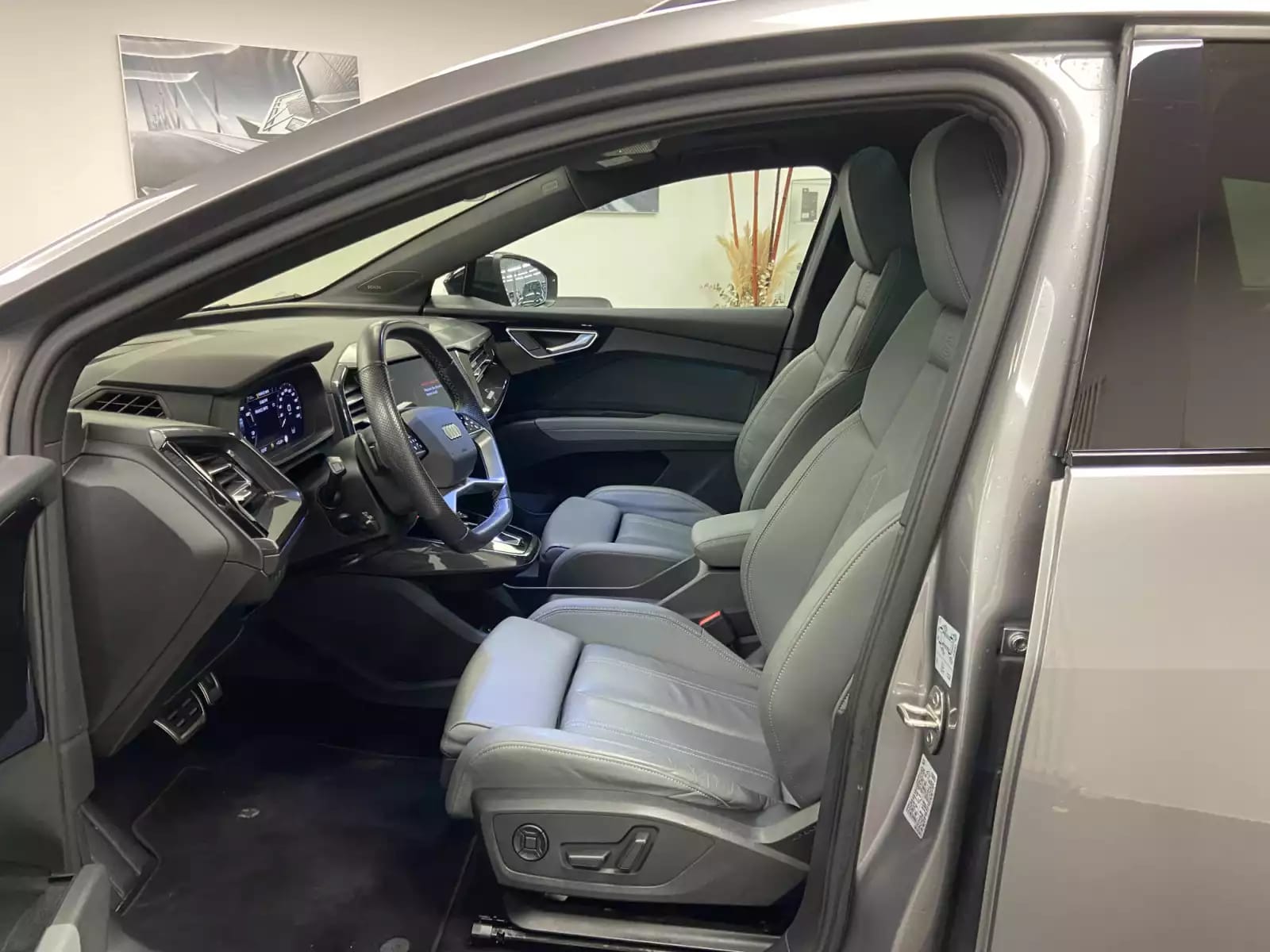 Audi Q4 e-tron 50 e-tron S Line 299 CV / 220 KW quattro - Photo 1