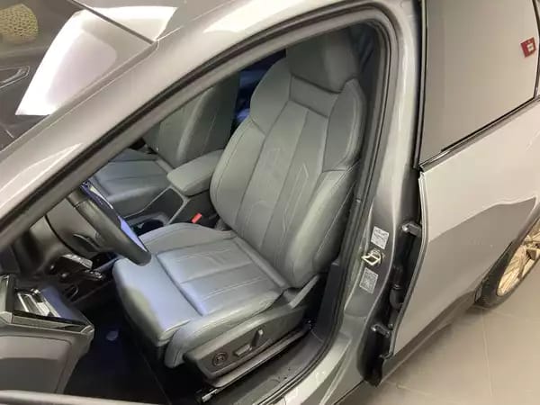 Audi Q4 e-tron 50 e-tron S Line 299 CV / 220 KW quattro - Photo 2