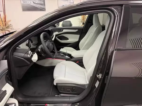 Audi A6 Avant e-hybrid quattro 367 CV / 270 KW S tronic - Photo 2