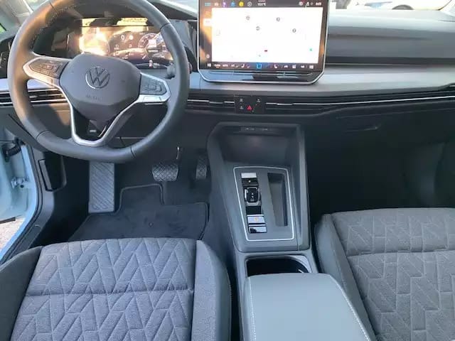 Volkswagen Golf LIFE 1.5 eTSI 150CV DSG7 - Photo 1