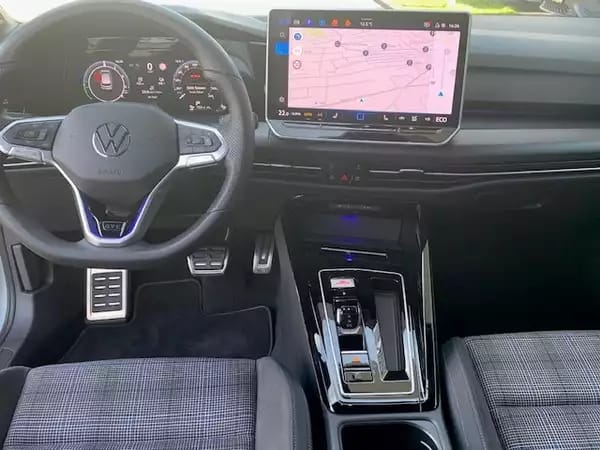 Volkswagen Golf GTE BLACK STYLE 1.5TSI 177CV DSG6 - Photo 2