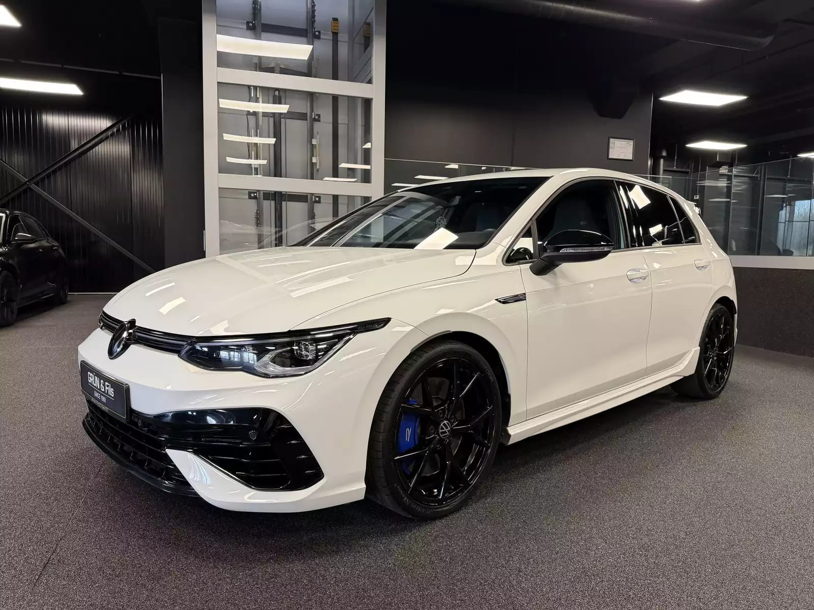 Volkswagen Golf VIII R AKRAPOVIC *HK - Photo 1