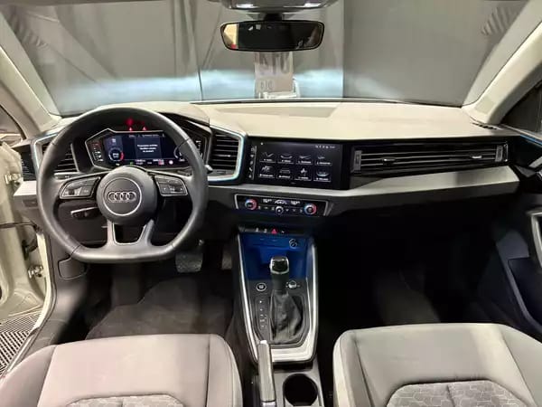 Audi A1 30 TFSI 115cv S-TRONIC Black Edition CAMERA/ECLAIRAGE D'AMBIANCE - Photo 2