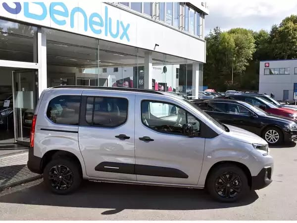 Citroën Berlingo 1.5 BlueHDI 130 EAT8 5 Pl. REGUL SMARTPHONE LED NEUF - Photo 2