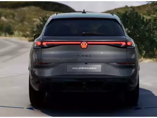 Volkswagen T-Roc T-Roc R-Line 1.5 eTSI (150 CV)/PANO/AHK/360°/VOLL - Photo 2