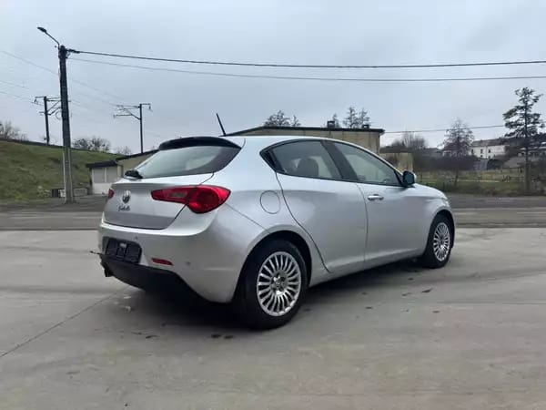 Alfa Romeo Giulietta 1.6 JTD-M 105 Distinctive - Photo 2