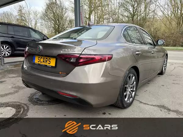 Alfa Romeo Giulia 2.0 Super 200cv AT8 - Photo 3