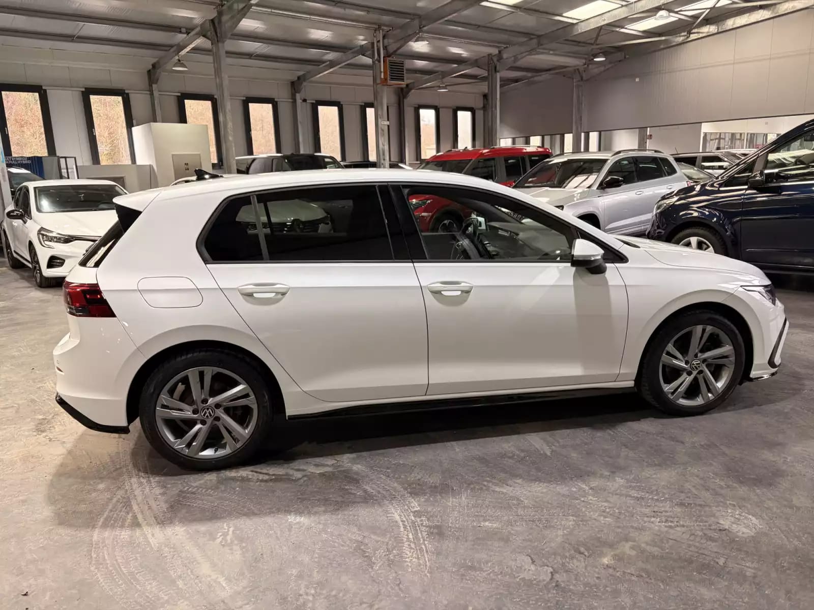 Volkswagen Golf 1.5 eTSI R-Line 150HP AUTO - Photo 1