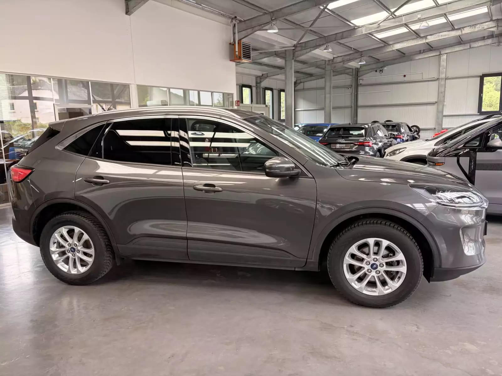 Ford Kuga 2.5 Titanium Hybrid - Photo 1