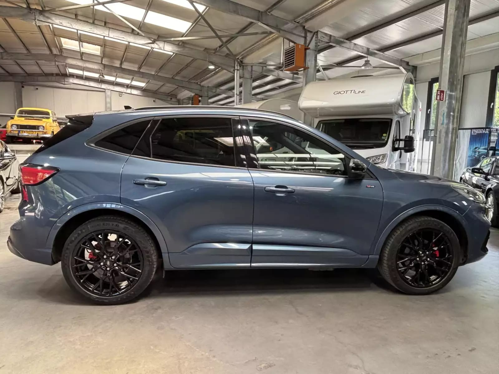 Ford Kuga 2.5 ST-LINE Plug-In - Photo 1