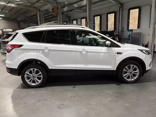 Ford Kuga 2.0 TDCi 150ch Titanium 2WD - Photo 2