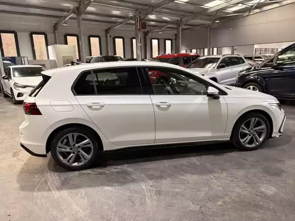 Volkswagen Golf 1.5 eTSI R-Line 150HP AUTO - Photo 2