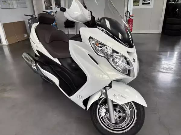 Suzuki Burgman 400 - Photo 2