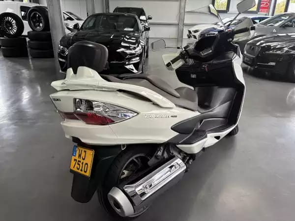 Suzuki Burgman 400 - Photo 2