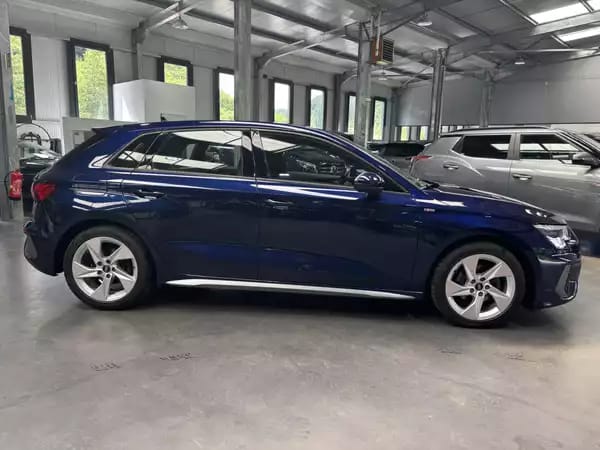 Audi A3 35 TFSI S-Line - Photo 2