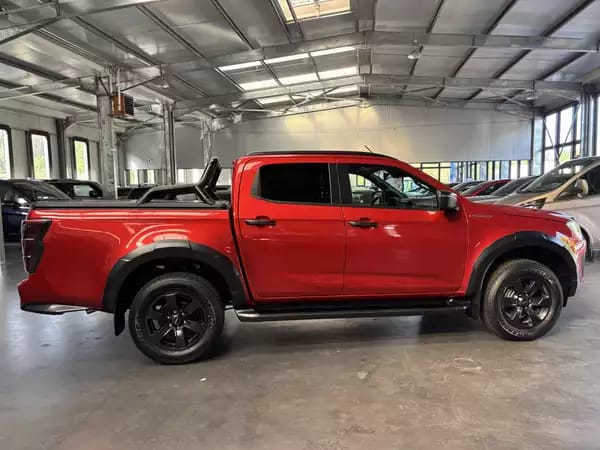 Isuzu D-Max Double Cab 1.9 V-Cross 163HP - Photo 2
