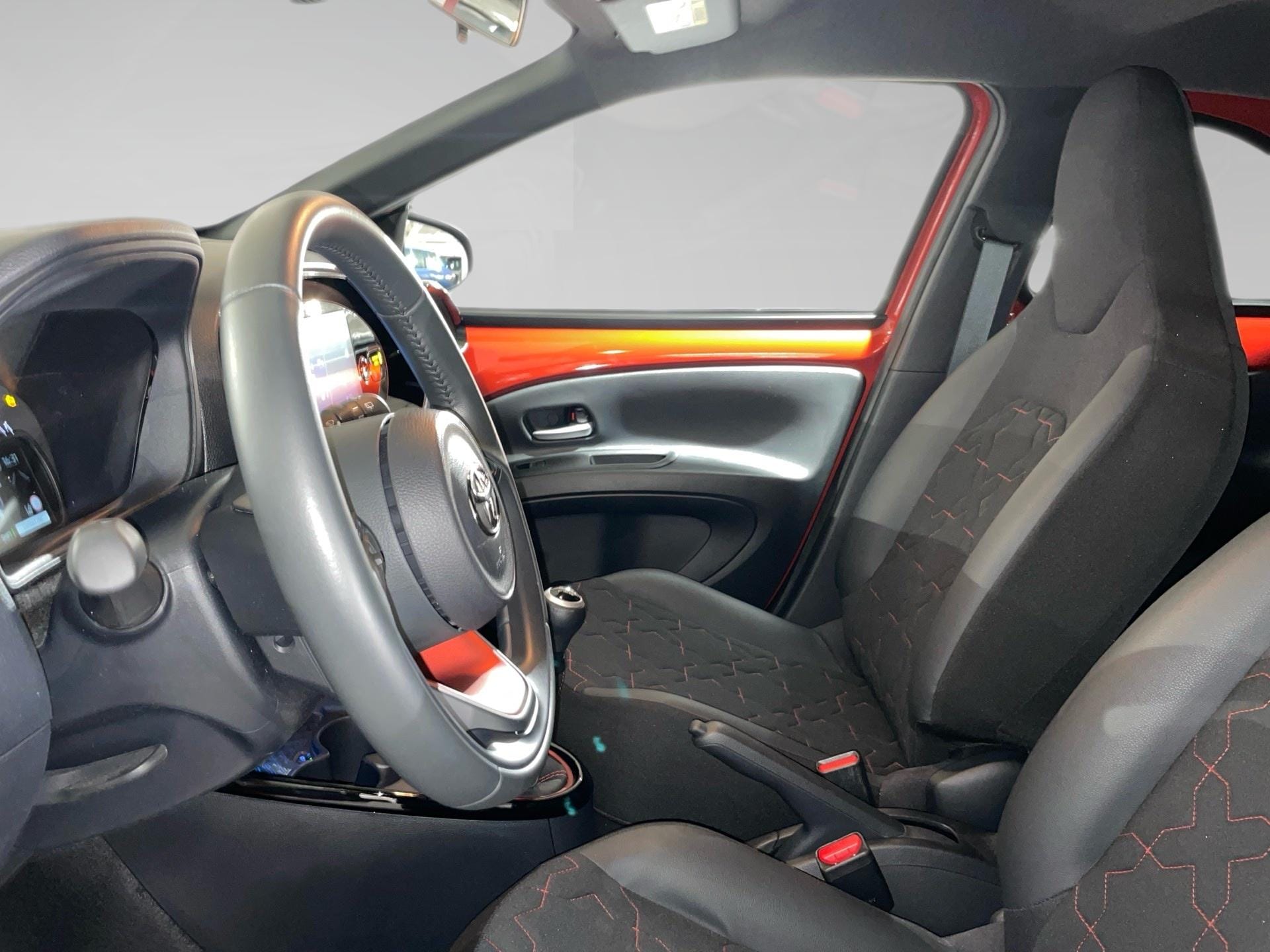 Toyota Aygo X 1.0 VVT-i Envy - Photo 3