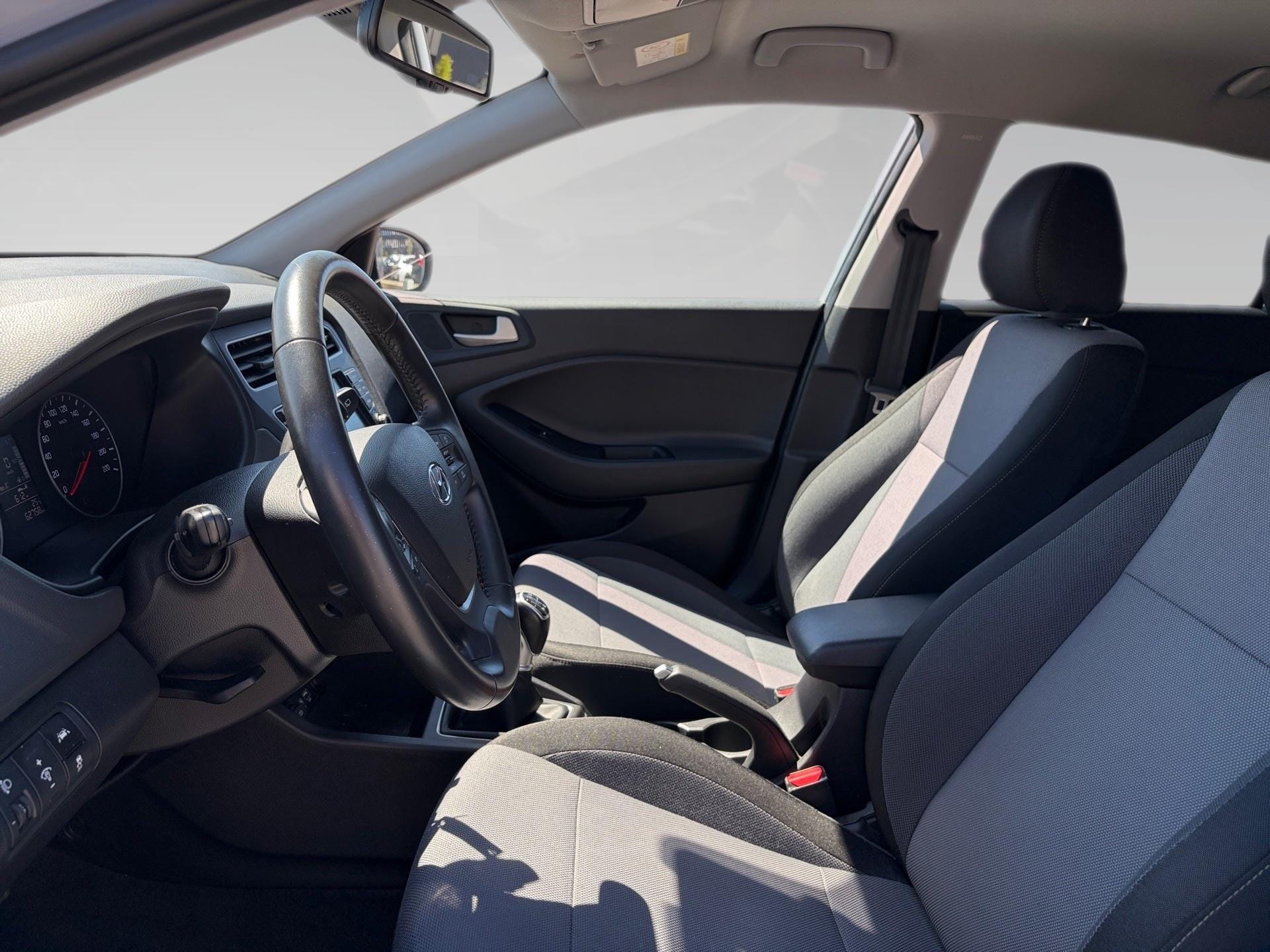 Hyundai i20 1.0 T-GDi 7DCT Twist Tch Pck #1 Active - Photo 3