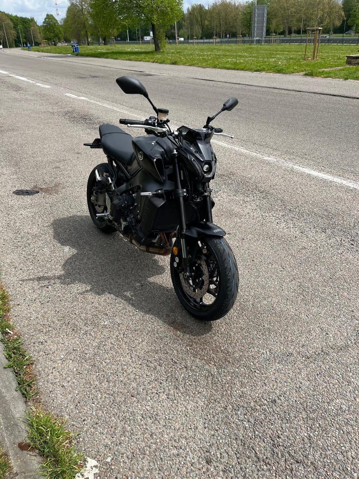 Yamaha MT-09 - Photo 1