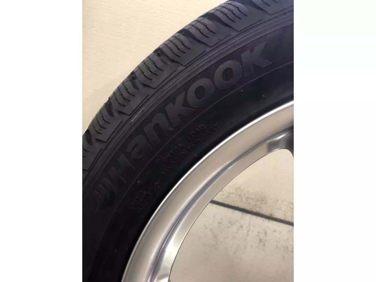 Jantes alu + Pneus hiver 18 235/45 R18 98V - Photo 1