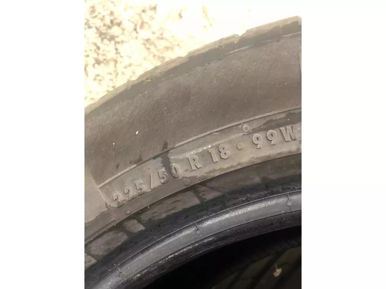 Pneus été 18 225/50 R18 99W - Photo 1