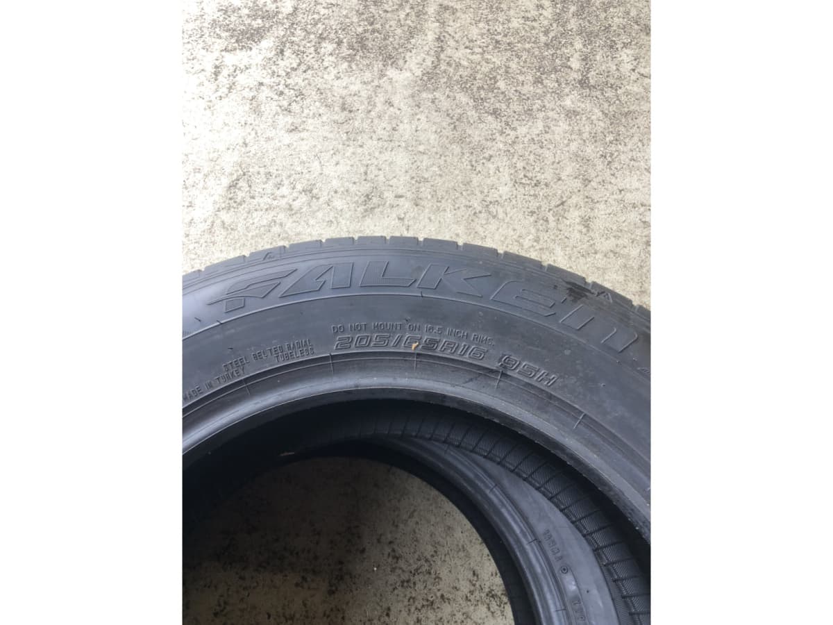 Pneus été 16 205/65 R16 95H - Photo 1