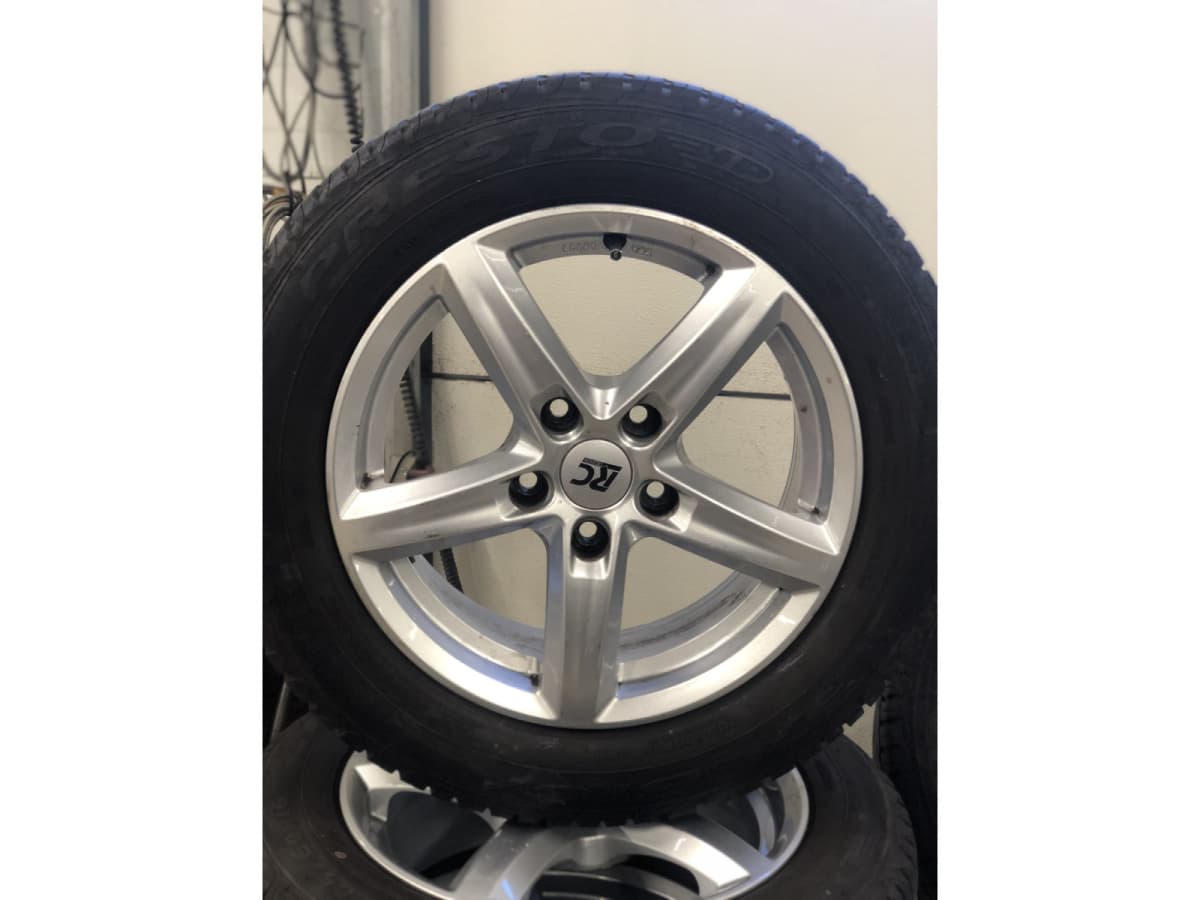 Jantes alu + Pneus été 16 205/60 R16 92H - Photo 1