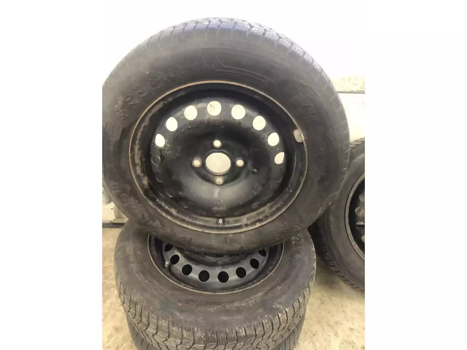 Jantes acier + Pneus hiver 14 165/70 R14 81T - Photo 1