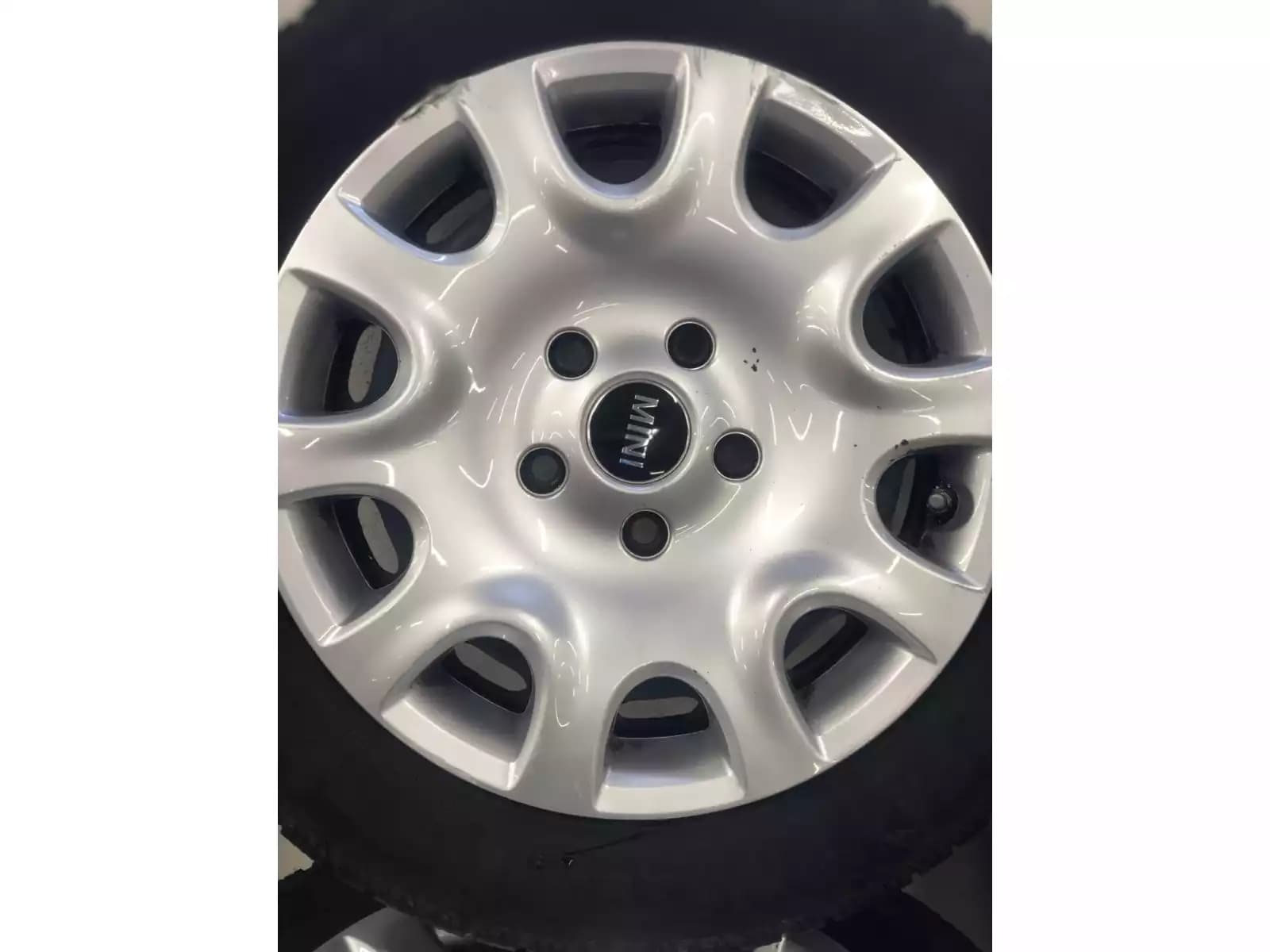 Jantes acier + Pneus hiver 15 175/65 R15 88H - Photo 1