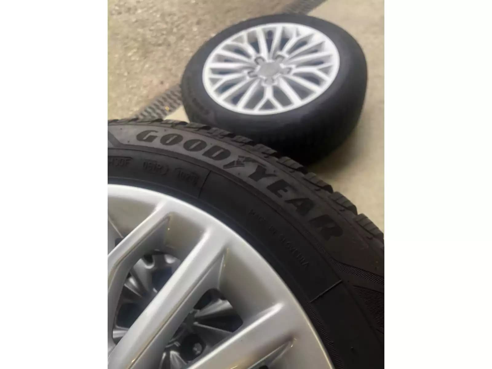 Jantes alu + Pneus hiver 16 205/55 R16 91H - Photo 1