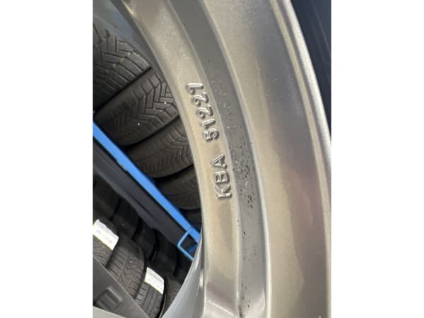 Jantes alu + Pneus hiver 18 245/50 R18 104V - Photo 2