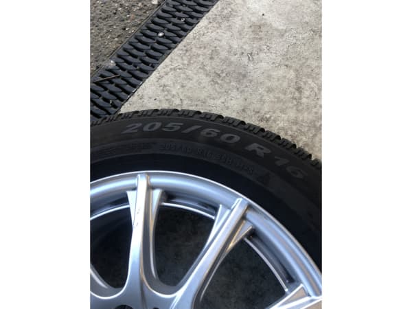 Jantes alu + Pneus hiver 16 205/60 R16 96H - Photo 3