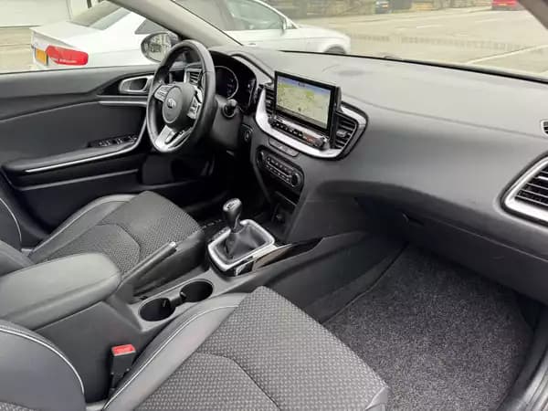 Kia Ceed SW Édition 7 1.0 T-GDI émotive pack - Photo 2
