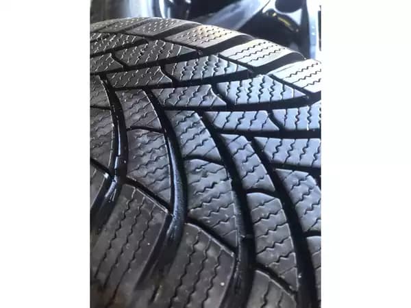 Jantes alu + Pneus hiver 15 195/60 R15 88T - Photo 3