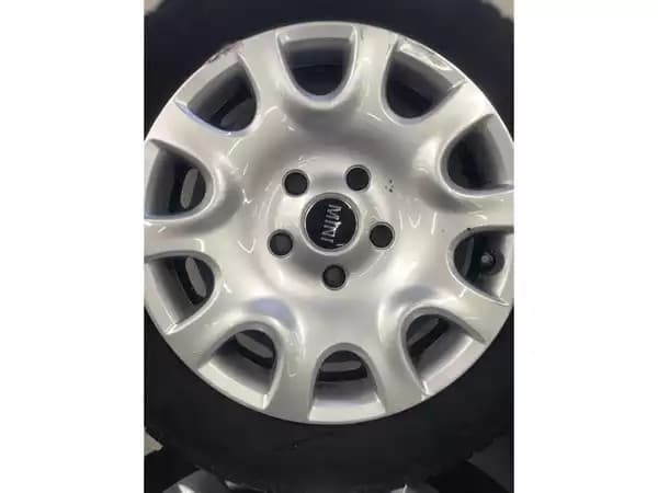Jantes acier + Pneus hiver 15 175/65 R15 88H - Photo 2