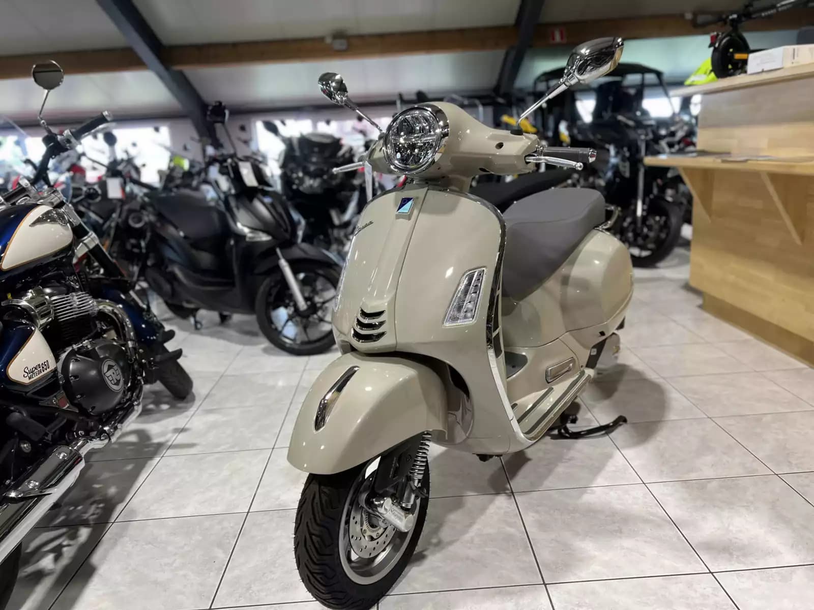Vespa GTS 125 Classica - Photo 1