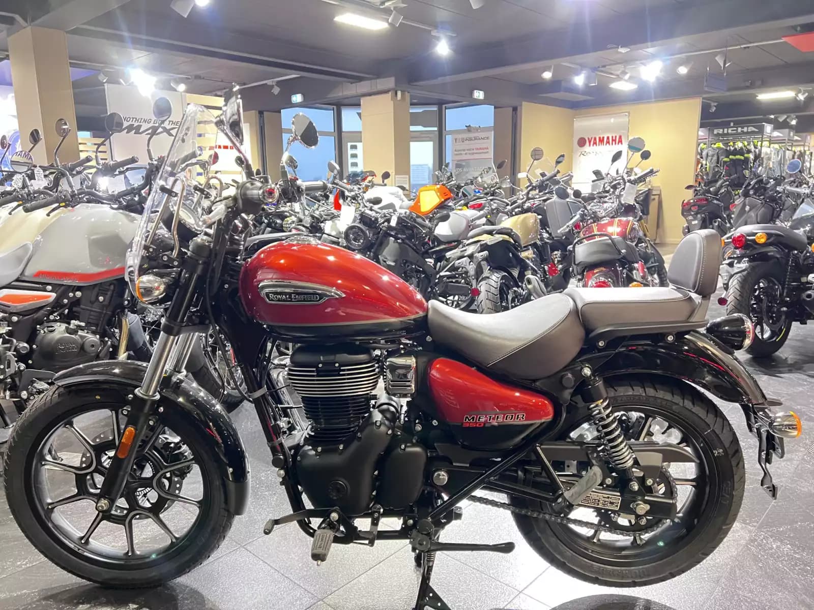 Royal Enfield Meteor 350 SUPERNOVA RED - Photo 1