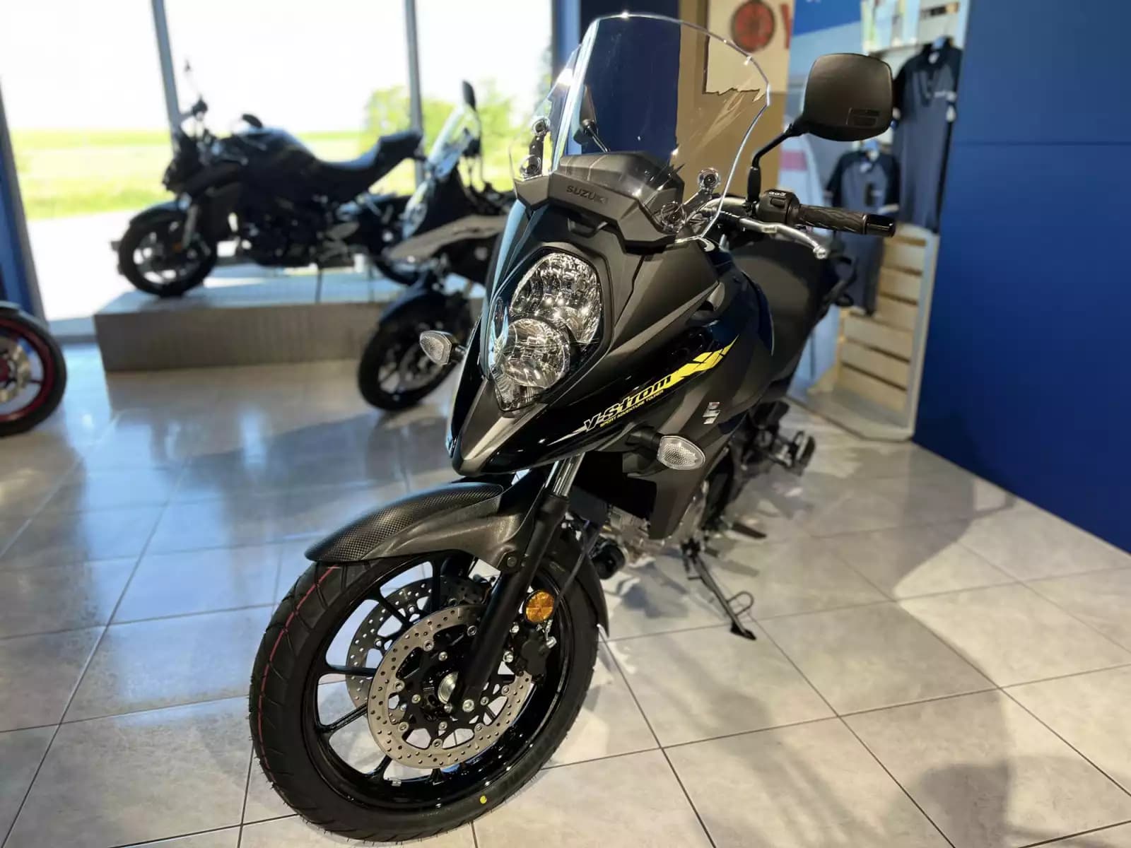 Suzuki V-Strom 650 - Photo 1