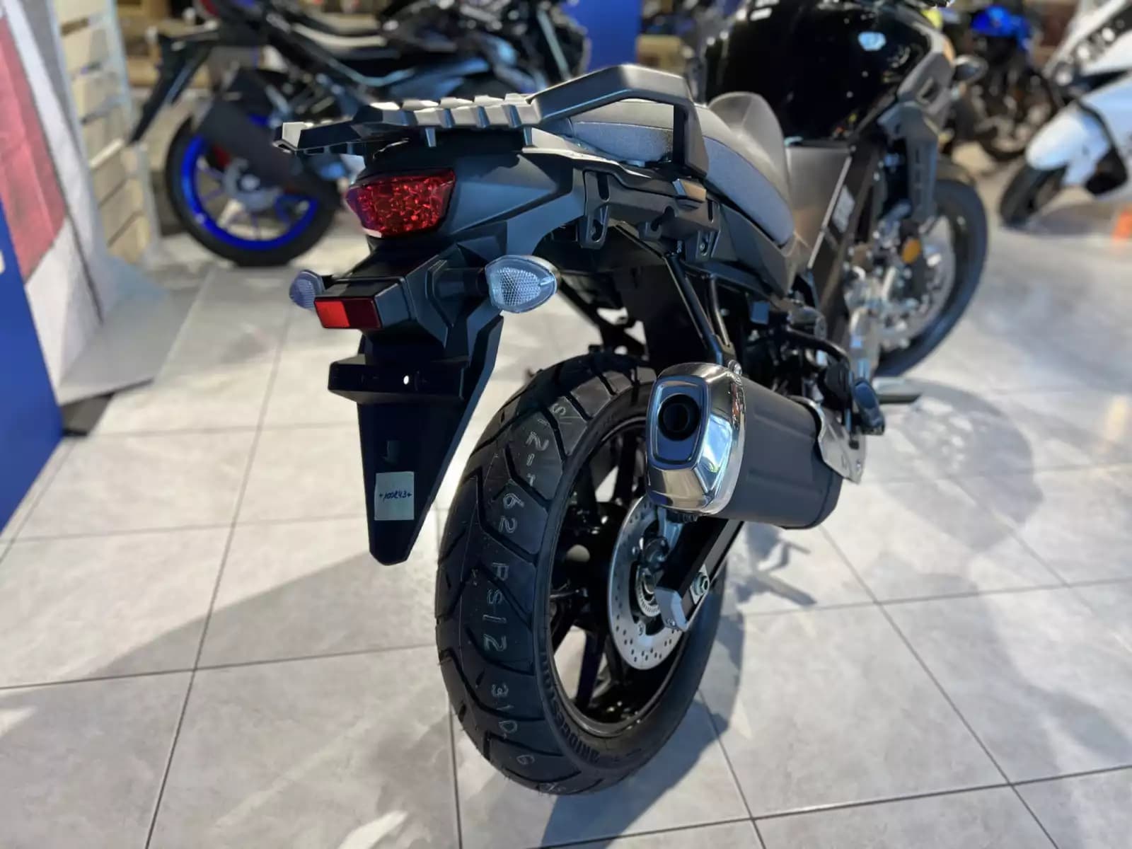 Suzuki V-Strom 650 - Photo 1