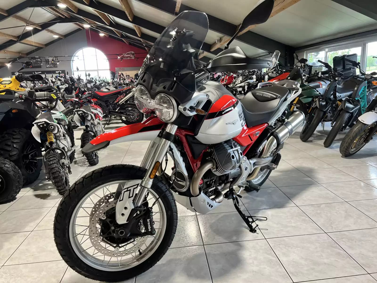 Moto Guzzi V 85 TT - Photo 1