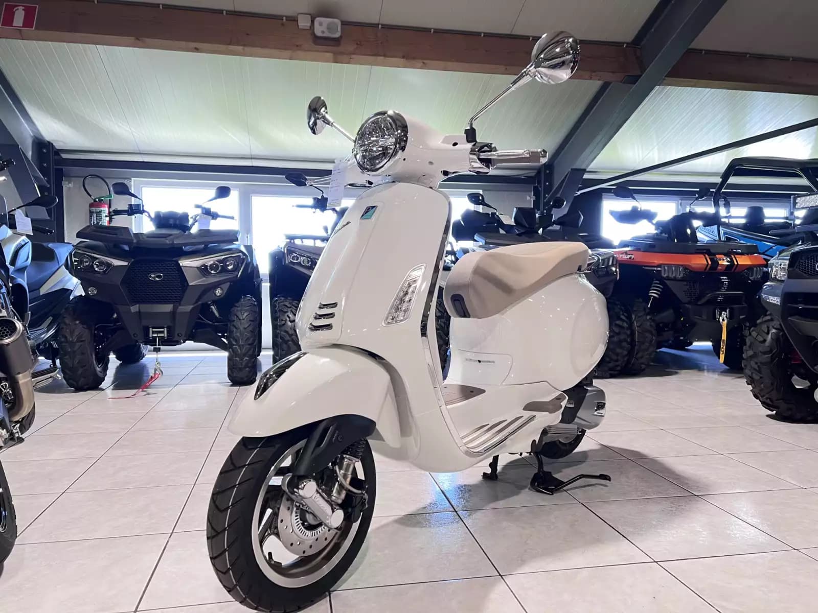 Vespa Primavera 125 S - Photo 1
