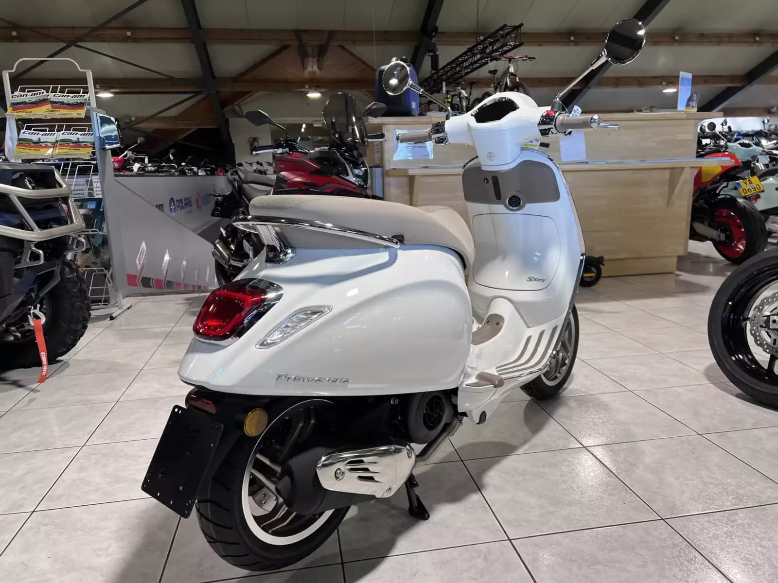 Vespa Primavera 125 S - Photo 1